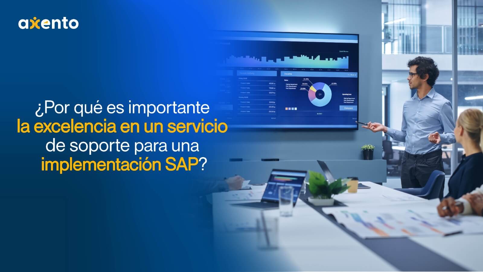 Grupo de empresario en reunión validando la importancia de la excelente en un servicio de implementación SAP